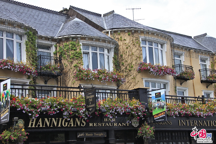 基拉尼小镇许多商店是面向旅游都的