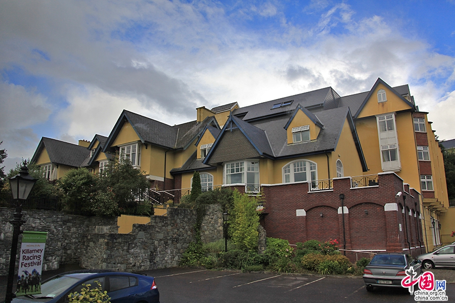 基拉尼小镇许多商店是面向旅游都的