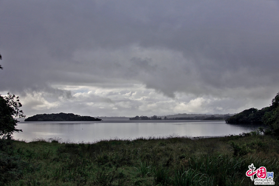 基拉尼湖有水道注入劳恩河以通大西洋