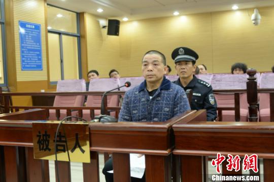 广西教育厅高校工委统战部原部长李宁涉受贿406万案受审