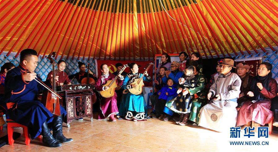 （新华全媒头条·图文互动）（1）驰骋草原六十载 扛起红旗再出发——回访内蒙古最早的乌兰牧骑