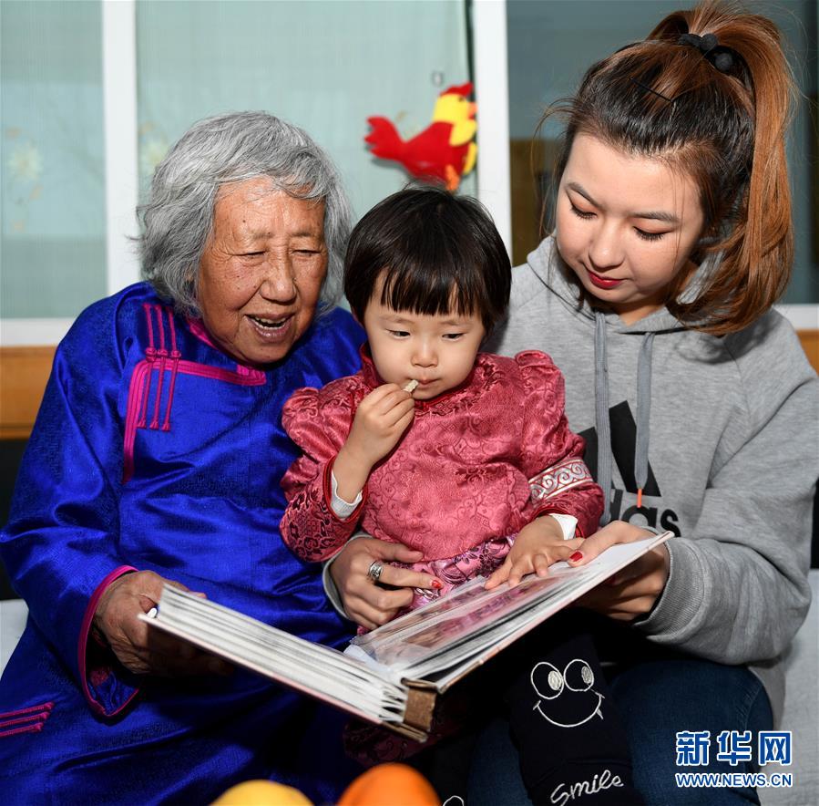 （新华全媒头条·图文互动）（3）驰骋草原六十载 扛起红旗再出发——回访内蒙古最早的乌兰牧骑