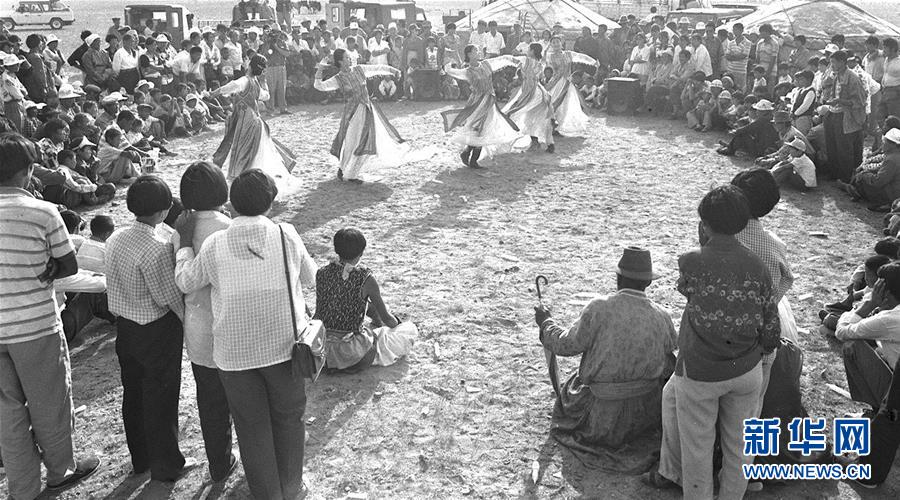 （新华全媒头条·图文互动）（7）驰骋草原六十载 扛起红旗再出发——回访内蒙古最早的乌兰牧骑