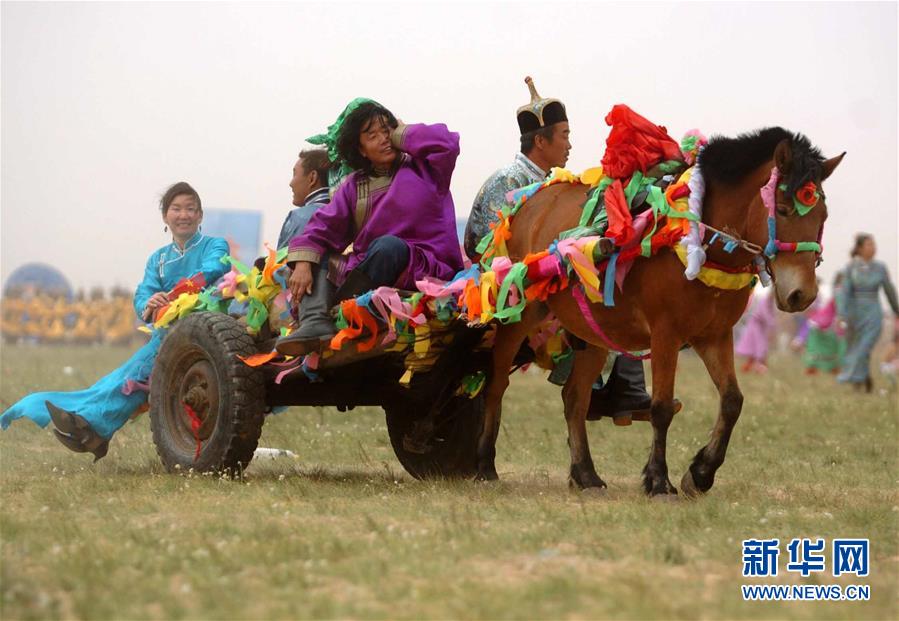 （新华全媒头条·图文互动）（8）驰骋草原六十载 扛起红旗再出发——回访内蒙古最早的乌兰牧骑