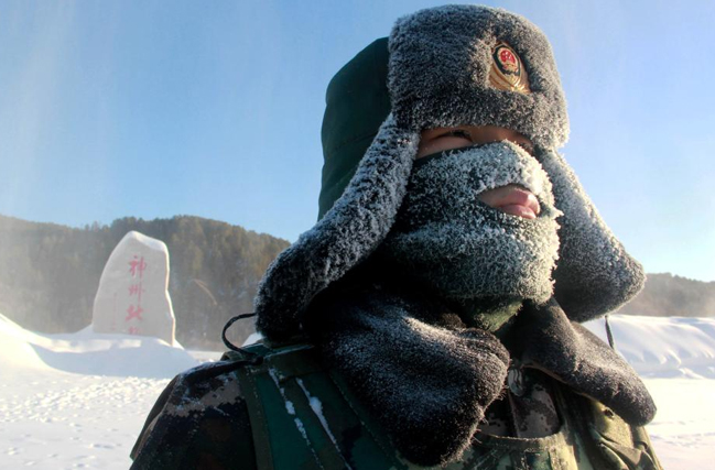 黑龙江边防官兵巡逻3小时 秒变'白眉大侠'