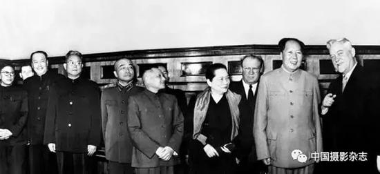 中国政府代表团访问前苏联 侯波 摄