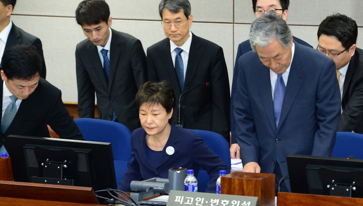 朴槿惠七人律师团16日集体请辞