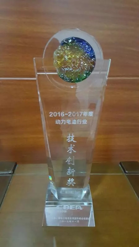 猛狮科技荣获2017年度动力电池行业大奖