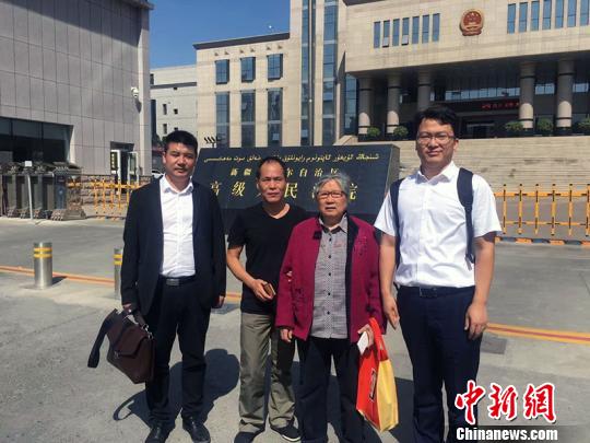 备受关注新疆周远案今“终结” 母亲为儿申冤达20年