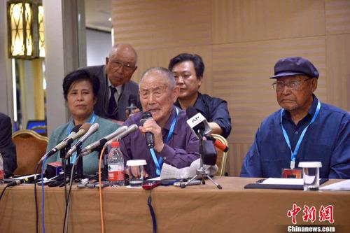 资料图：2016年6月1日，三位在二战期间被强掳到日本的中国劳工代表与三菱综合材料公司签署和解协议，接受三菱材料的谢罪并达成和解。图为中国受害劳工及遗属代表发言。 中新网记者 金硕 摄