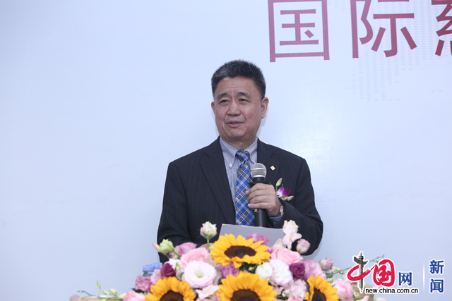 国际公益学院院长王振耀发言。