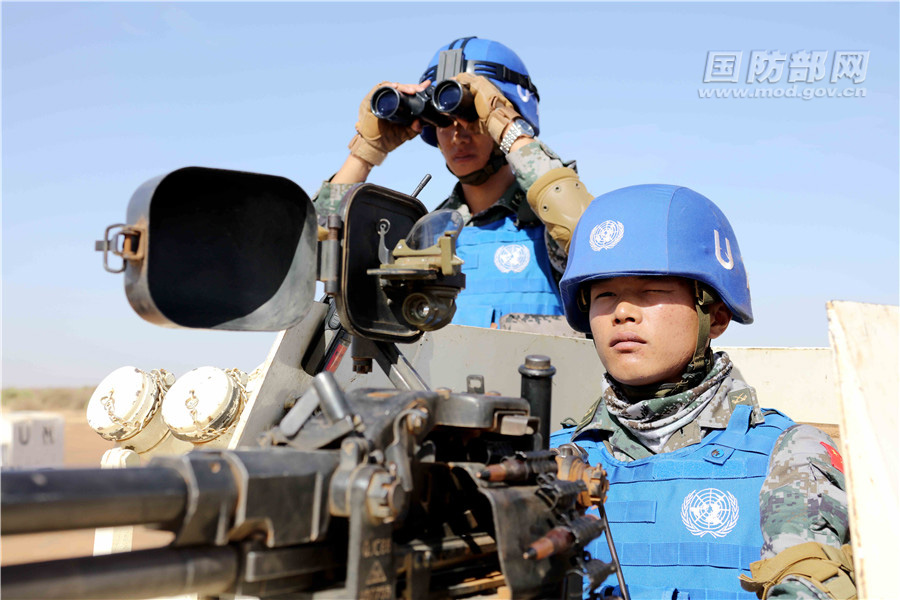 中国蓝盔组织“金色沙丘”实弹战术演练【2】