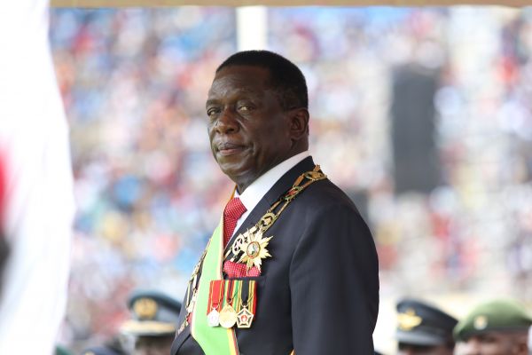 津巴布韦新任总统姆南加古瓦。新华社发