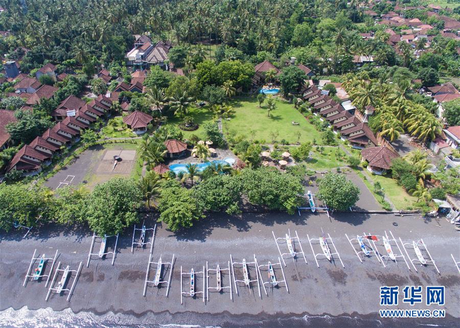 12月5日,在印度尼西亚巴厘岛阿贡火山附近的艾湄地区,游客减少导致