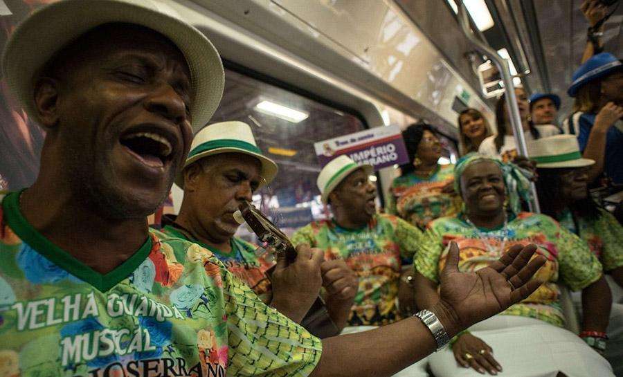 欢庆国家桑巴日 巴西“桑巴列车”再度启航