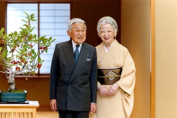 日本天皇和皇后(图片来源:日本《朝日新闻》)