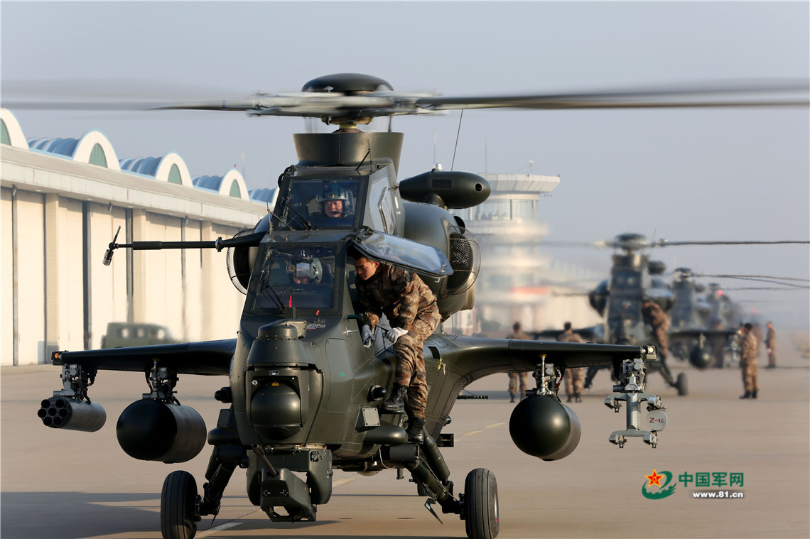 寒冬演兵 某陆航旅多种机型亮剑