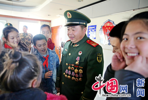 辽宁海警:警营开放为小兵迷们宣讲十九大精神