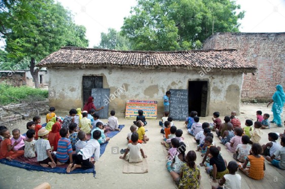 印度贫困地区（北方邦）的一所农村小学