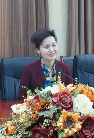 河南省南阳市第十二中学校校长陈雅丽