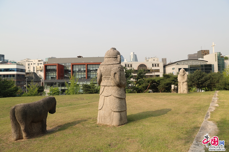 宣陵下有三级平台