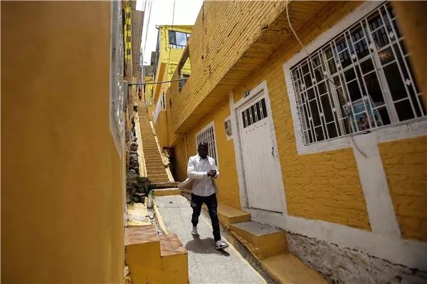 哥伦比亚贫民窟从边缘走向合法 治安仍是头号