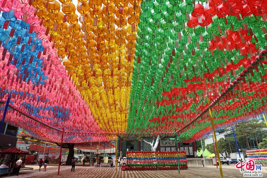 通往曹溪寺大雄殿的广场