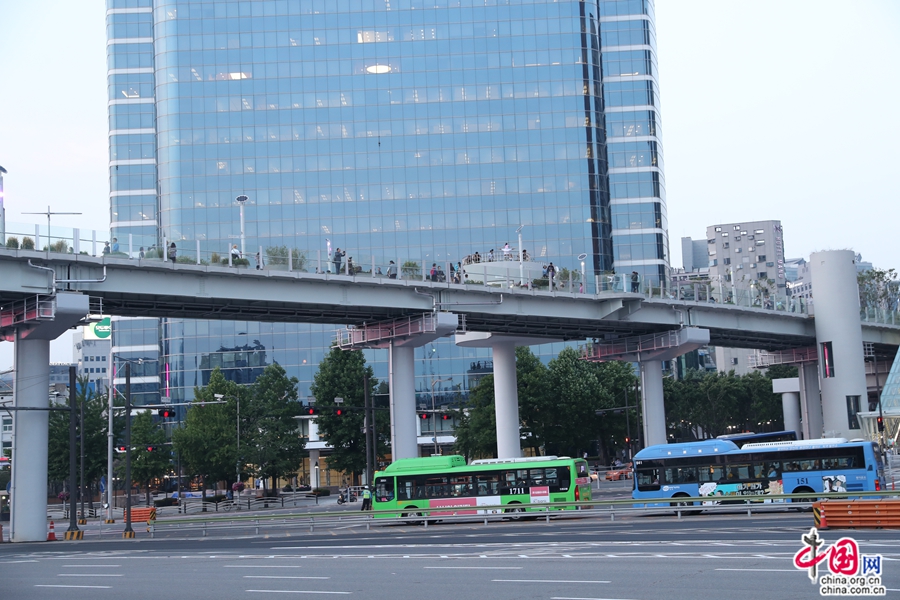 首尔空中花园由因老化而需要拆除的首尔站高架道路重塑而来