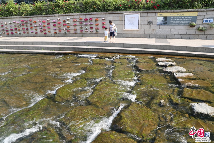 清溪川清溪川复原工程是首尔建设“生态城市”的重要步骤