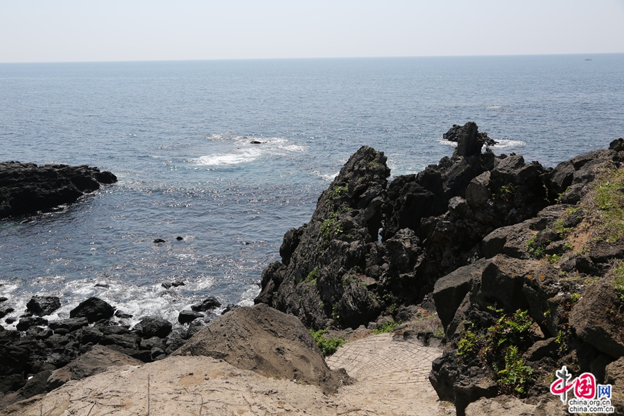 涉地岬海岸线上怪石嶙峋