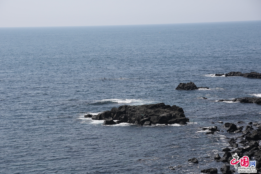 涉地岬海岸线上怪石嶙峋