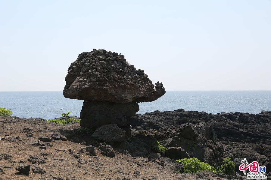 涉地岬海岸线上怪石嶙峋