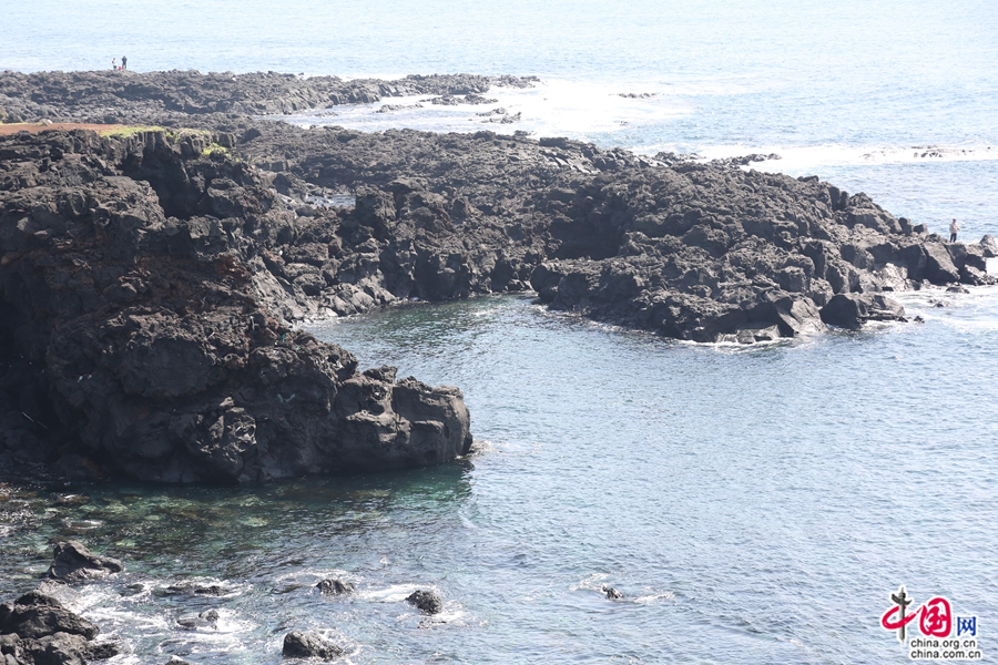 涉地岬海岸线上怪石嶙峋