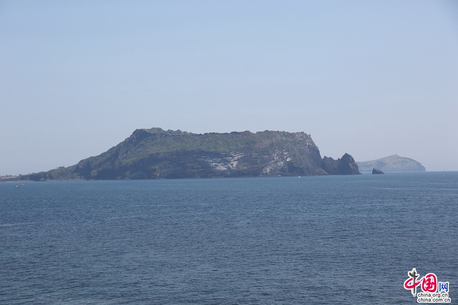 城山日出峰位于济州岛东端