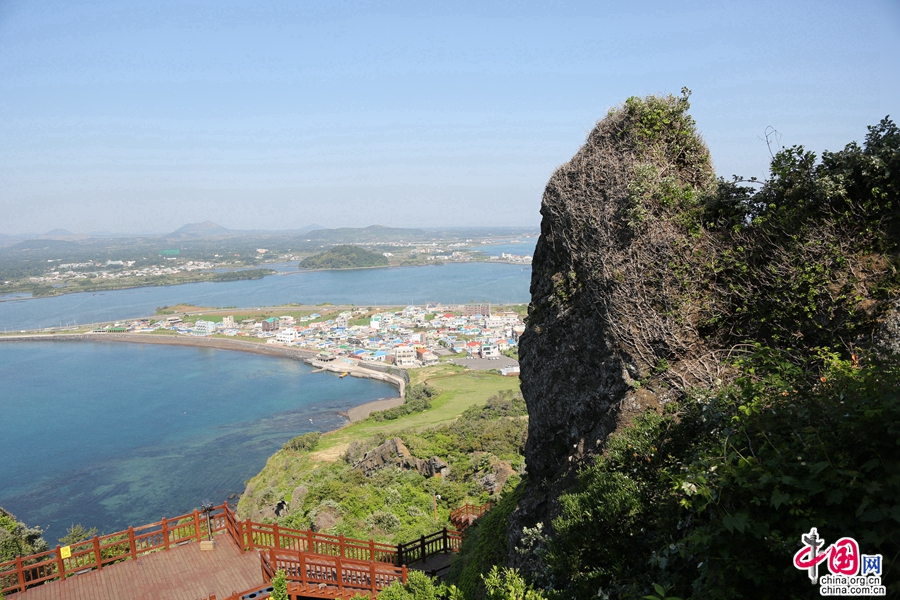 城山日出峰北面悬崖