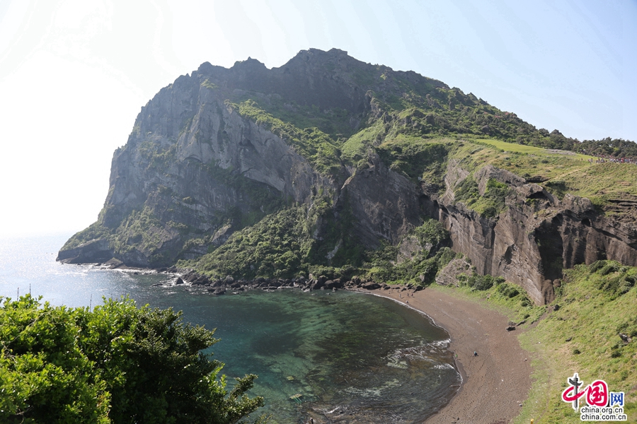 城山日出峰东面悬崖