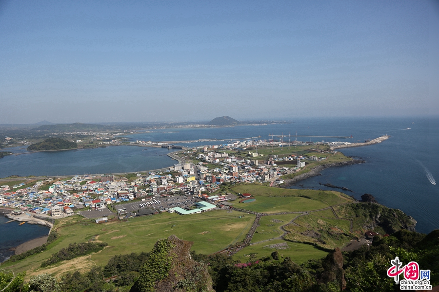 城山日出峰西北脚下的城山村