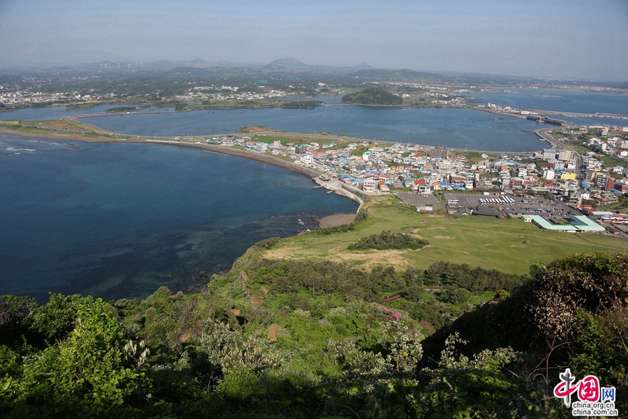 城山日出峰西北脚下的城山村