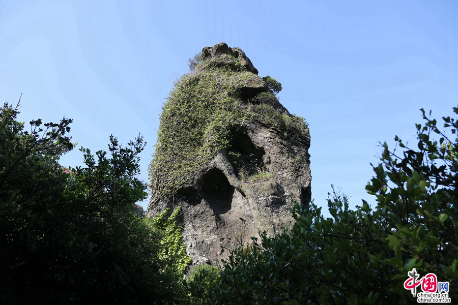 城山日出峰灯檠石