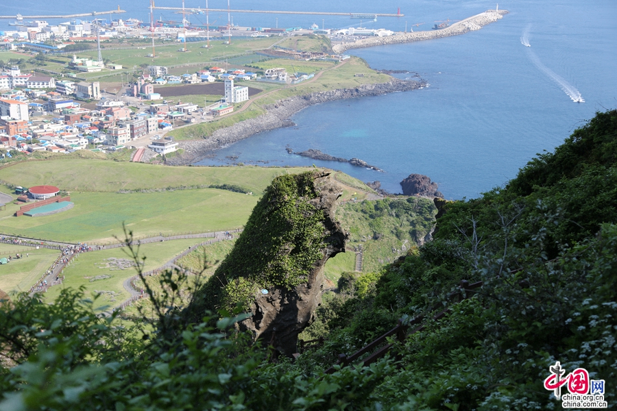 城山日出峰灯檠石