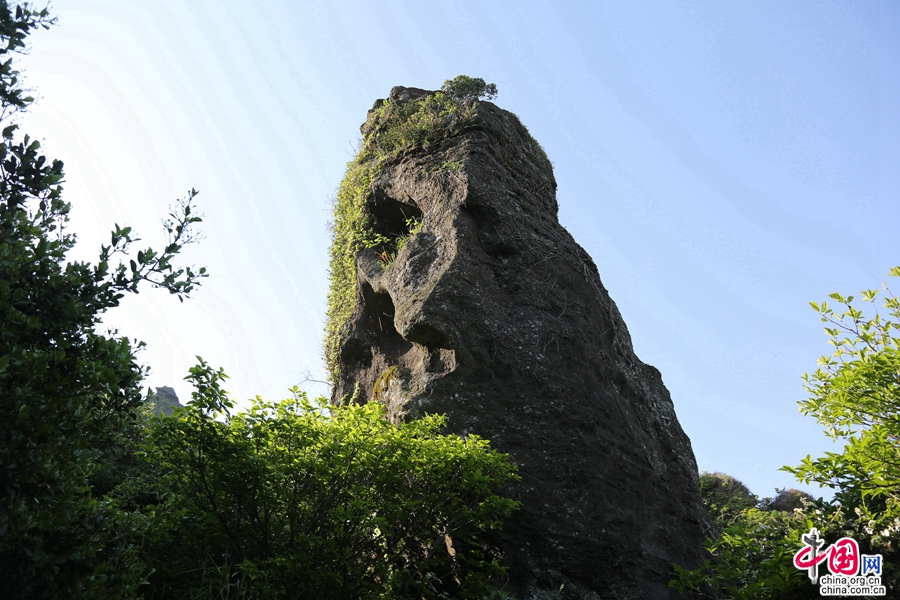 城山日出峰灯檠石