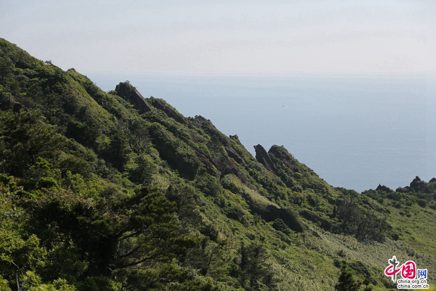 城山日出峰山上怪石遍布