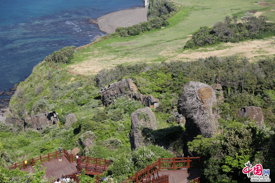 城山日出峰山上怪石遍布