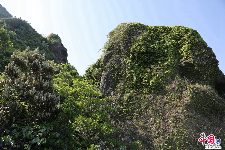 城山日出峰山上怪石遍布