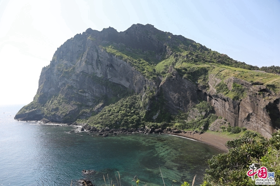 城山日出峰山东侧是悬崖