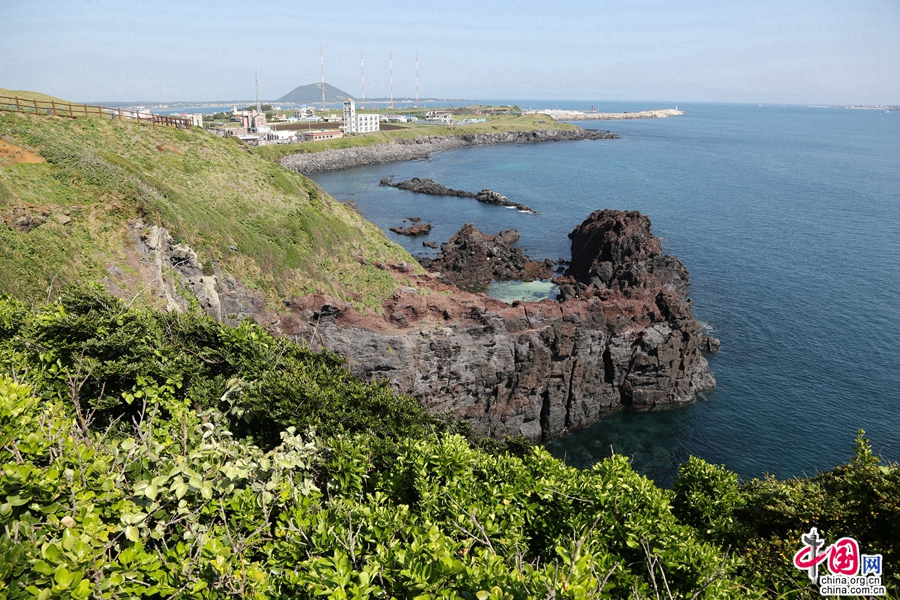 城山日出峰山东侧是悬崖