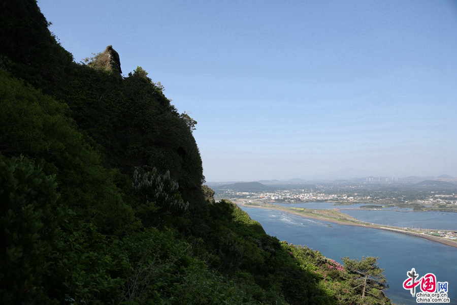 城山日出峰山东侧是悬崖