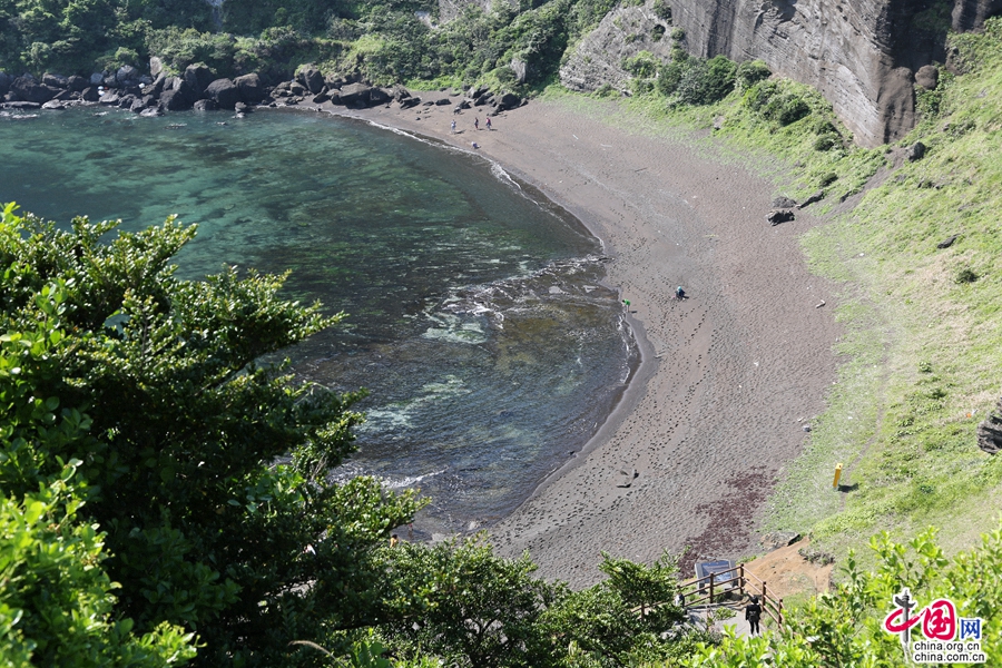 海湾黑沙滩