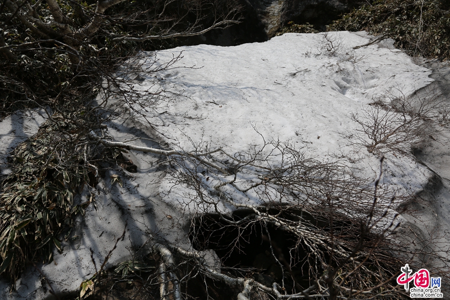 汉拿山北麓山间积雪