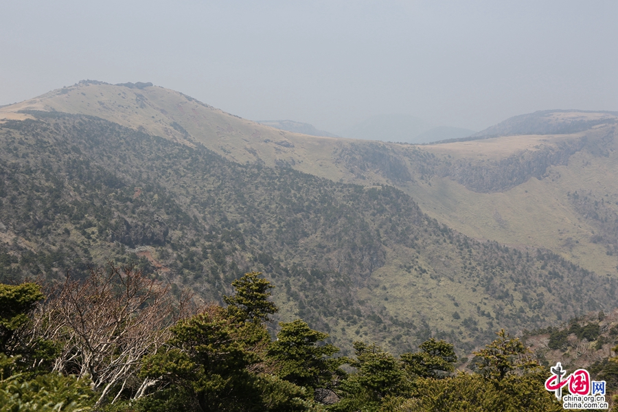 远眺山间风景